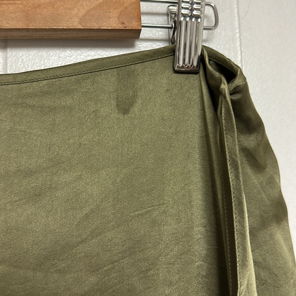 Aritzia Wilfred Elixir Satin Skirt In Bosana Green Vert Bosana Side Slit Size 6 - Picture 5 of 9